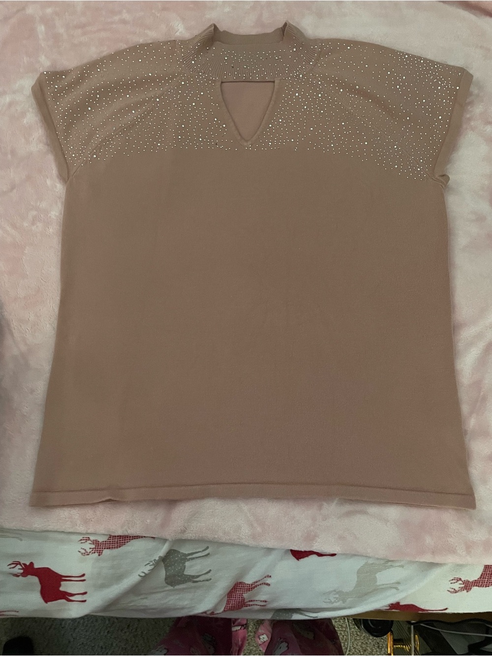 Cable & Gauge Taupe Short Sleeve Knit Top with Keyhole & Stud Detail